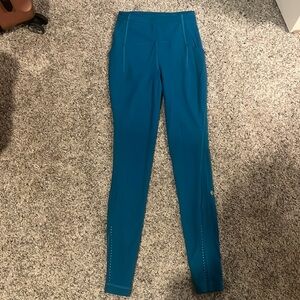 Lululemon leggings 28” high rise with pockets